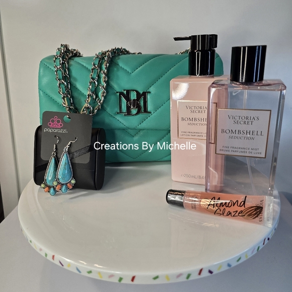 ❌️❌️SOLD❌️❌️Badgley Michka crossbody bag - Picture 2 of 9